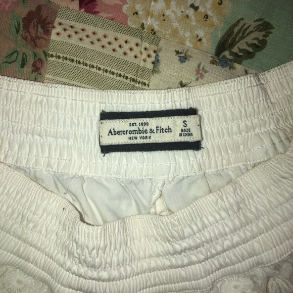 White Floral Detailed Shorts - Picture 3 of 4